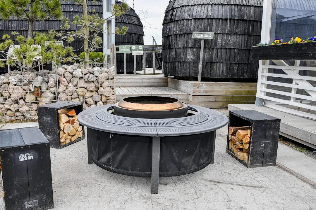 Eldkorg som gör uteplatsen till sommarens bästa plats illustration